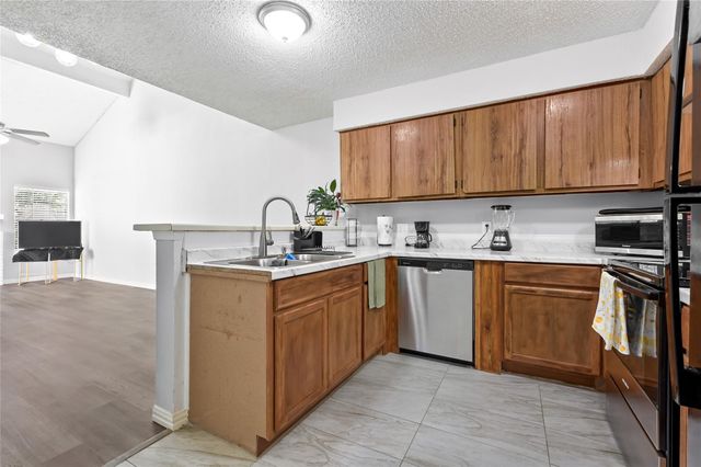 11917 Bob White Drive 14-885, Houston, TX 77035