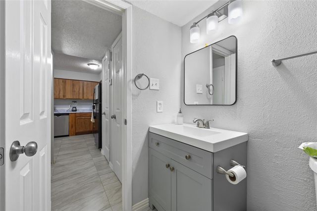 11917 Bob White Drive 14-885, Houston, TX 77035
