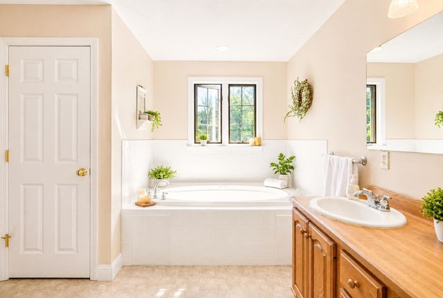 323 Oakhill Ave, Attleboro, MA 02703