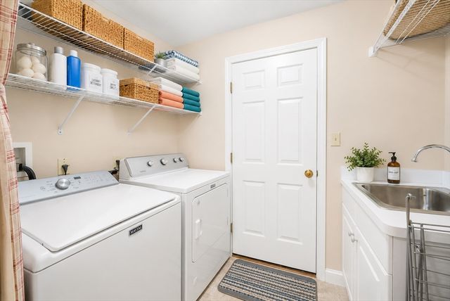 323 Oakhill Ave, Attleboro, MA 02703