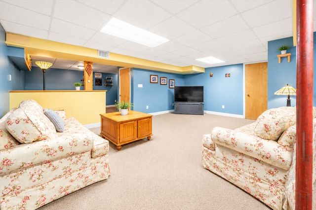 323 Oakhill Ave, Attleboro, MA 02703
