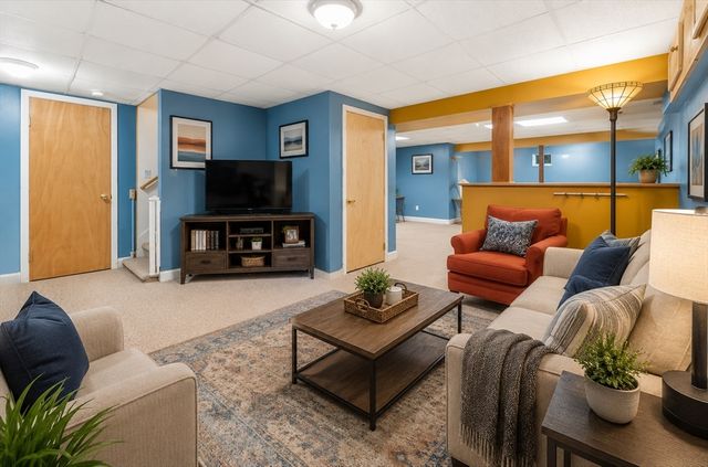 323 Oakhill Ave, Attleboro, MA 02703