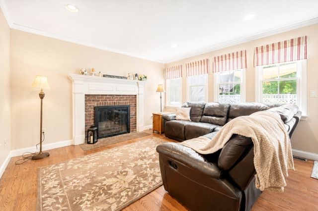 323 Oakhill Ave, Attleboro, MA 02703