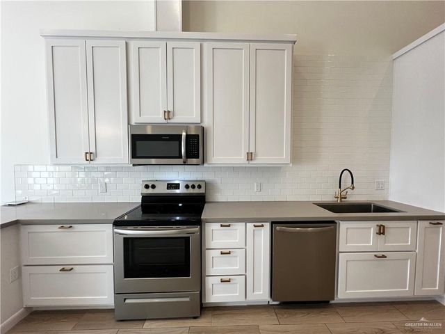 2120 Date Palm Avenue B, Mcallen, TX 78501