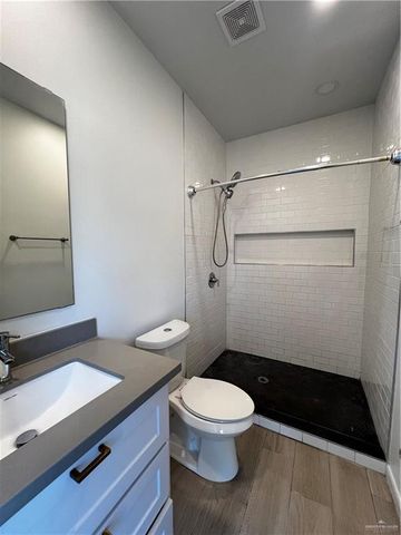 2120 Date Palm Avenue B, Mcallen, TX 78501