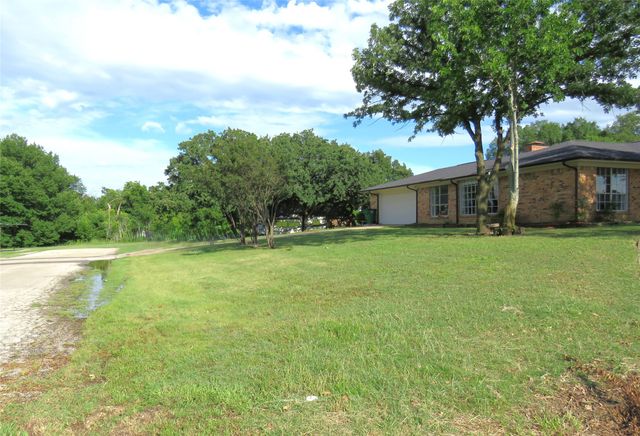 306 Country Club Drive, Joshua, TX 76058