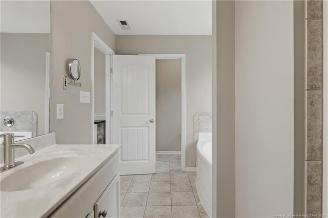578 Collinwood Drive, Raeford, NC 28376