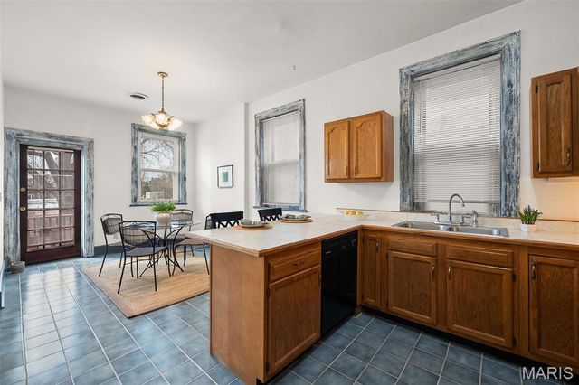 4334 Lindell Boulevard, St Louis, MO 63108