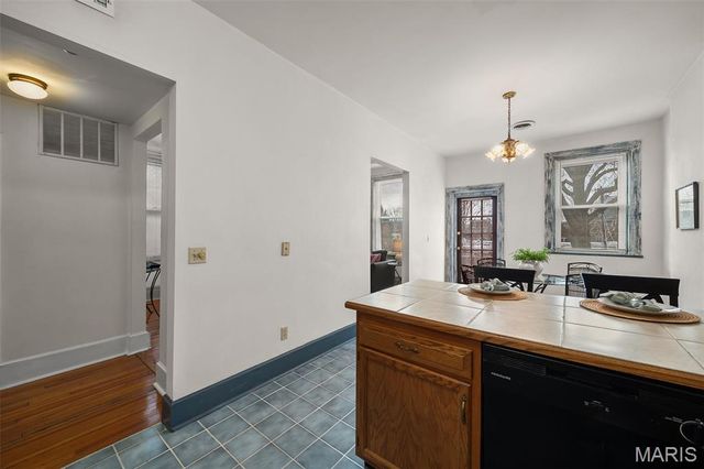 4334 Lindell Boulevard, St Louis, MO 63108