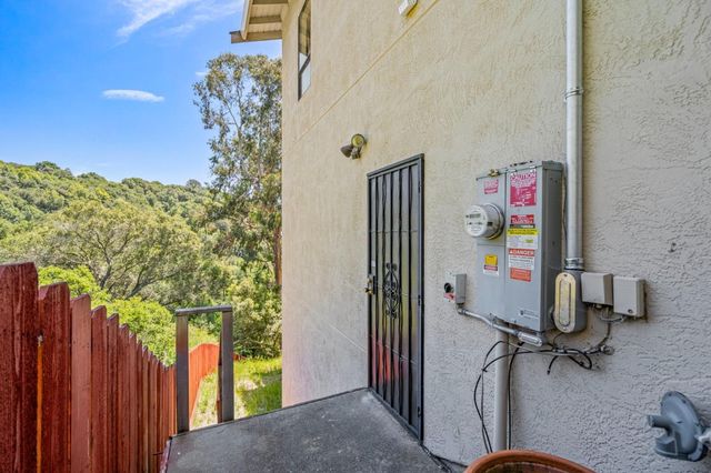 5160 Old Redwood Road, Oakland, CA 94619
