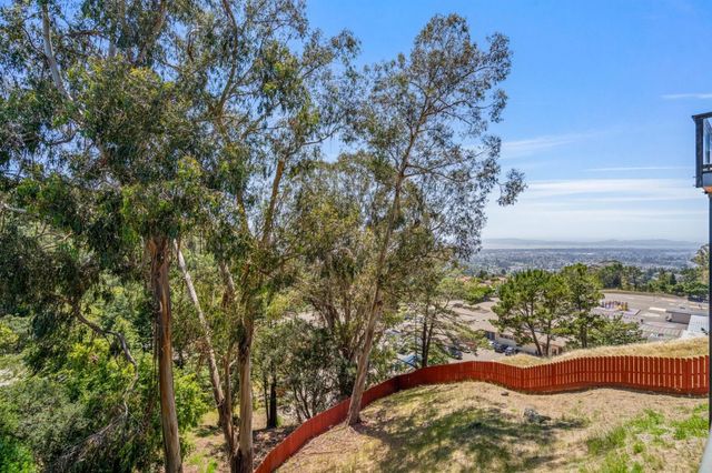 5160 Old Redwood Road, Oakland, CA 94619
