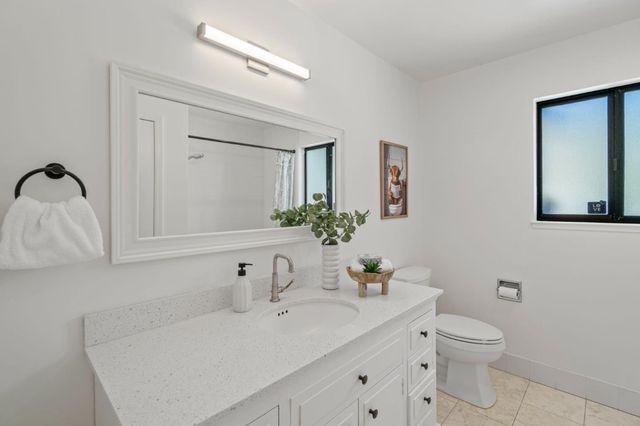5160 Old Redwood Road, Oakland, CA 94619
