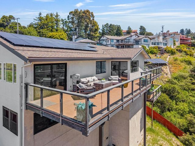5160 Old Redwood Road, Oakland, CA 94619