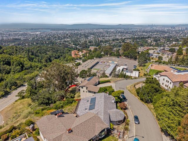 5160 Old Redwood Road, Oakland, CA 94619