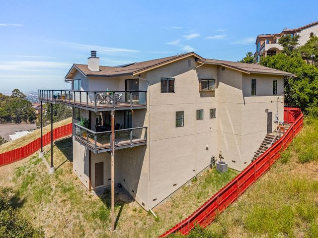 5160 Old Redwood Road, Oakland, CA 94619