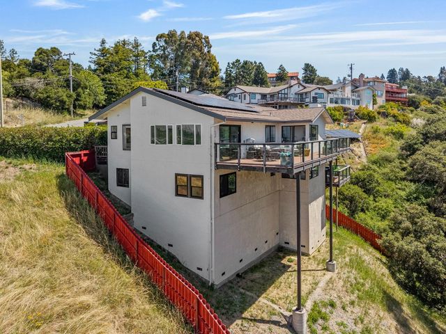 5160 Old Redwood Road, Oakland, CA 94619