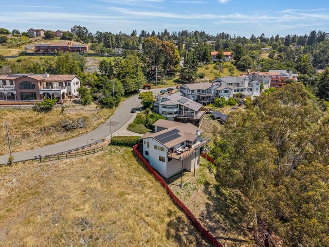 5160 Old Redwood Road, Oakland, CA 94619