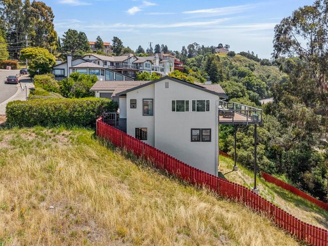 5160 Old Redwood Road, Oakland, CA 94619
