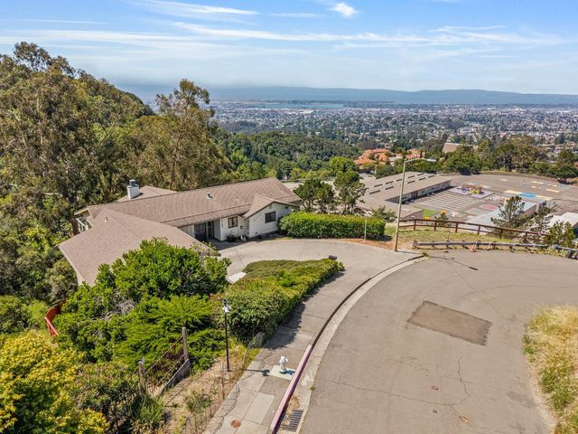5160 Old Redwood Road, Oakland, CA 94619