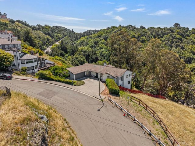 5160 Old Redwood Road, Oakland, CA 94619