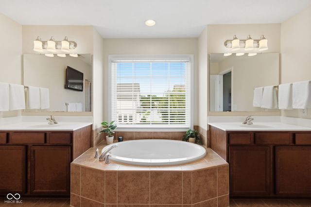 14661 Parkhurst Drive, Westfield, IN 46074