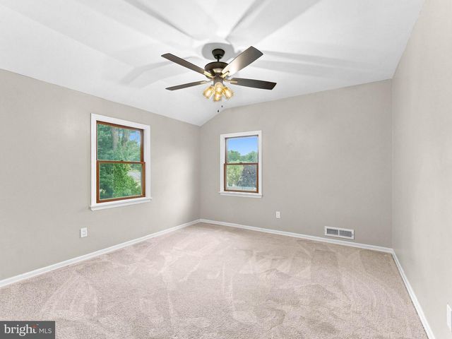 106 LAKESIDE DR, Glassboro, NJ 08028