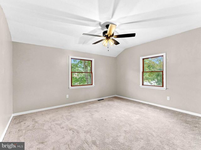 106 LAKESIDE DR, Glassboro, NJ 08028