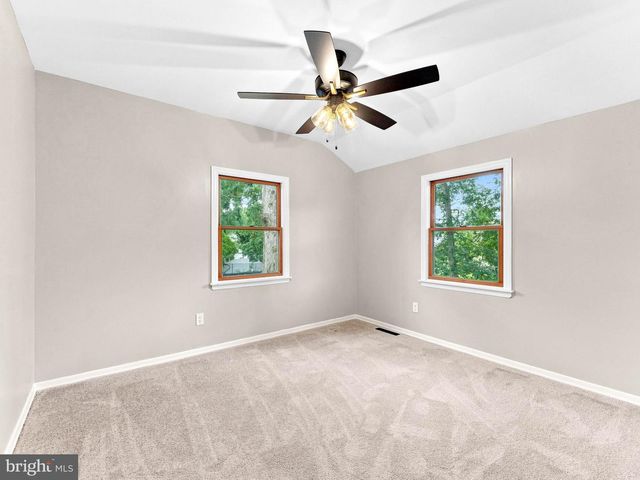 106 LAKESIDE DR, Glassboro, NJ 08028