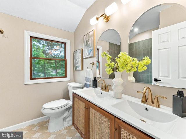 106 LAKESIDE DR, Glassboro, NJ 08028