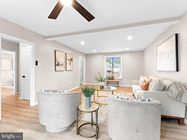 106 LAKESIDE DR, Glassboro, NJ 08028