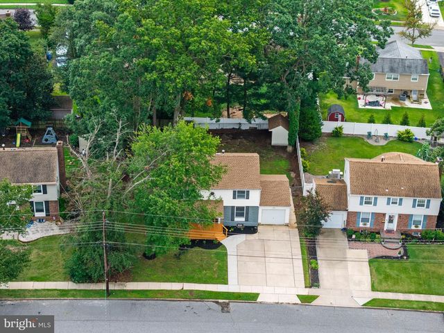 106 LAKESIDE DR, Glassboro, NJ 08028