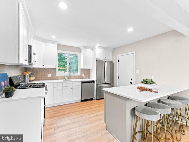 106 LAKESIDE DR, Glassboro, NJ 08028