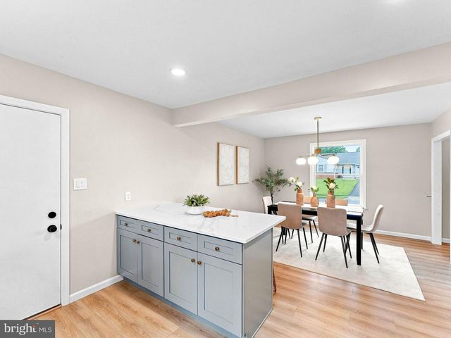 106 LAKESIDE DR, Glassboro, NJ 08028