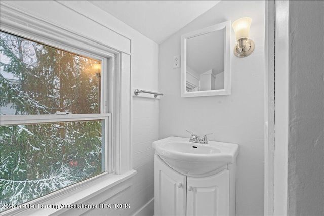 2106 Coolridge Road, Holt, MI 48842