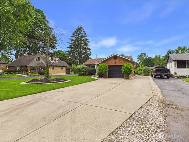 21 Dorchester Drive, Clayton, OH 45415
