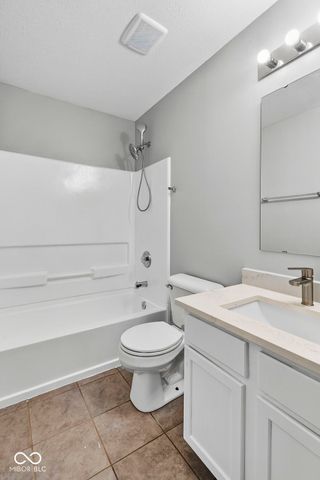 7031 N Stubbington Lane, Mccordsville, IN 46055