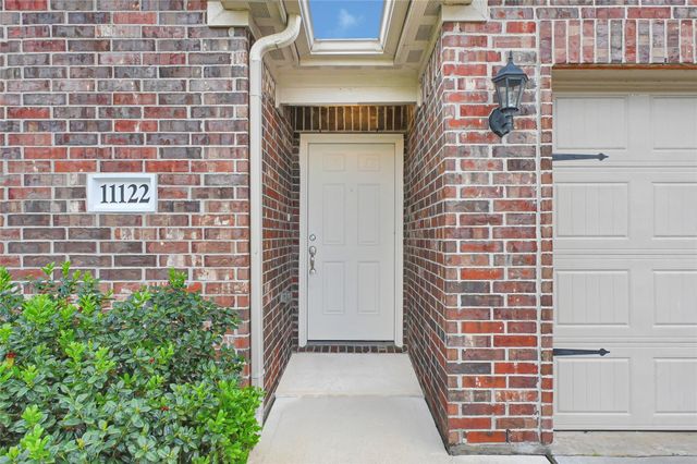 11122 Hillside Creek Drive, Humble, TX 77396