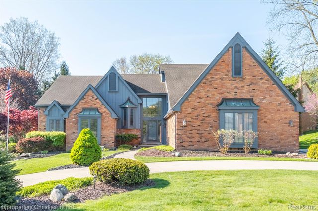 38621 Rutgers Drive, Farmington Hills, MI 48335