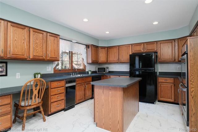 38621 Rutgers Drive, Farmington Hills, MI 48335