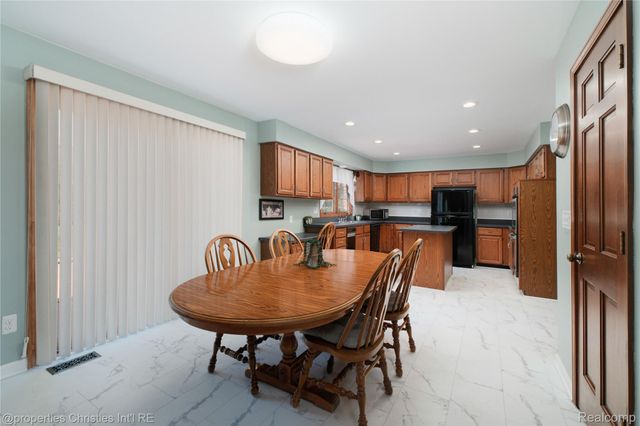 38621 Rutgers Drive, Farmington Hills, MI 48335