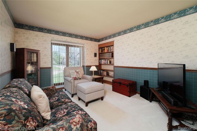 38621 Rutgers Drive, Farmington Hills, MI 48335