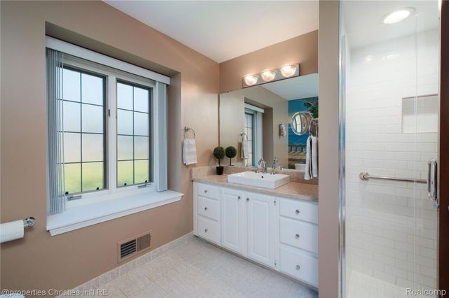 38621 Rutgers Drive, Farmington Hills, MI 48335