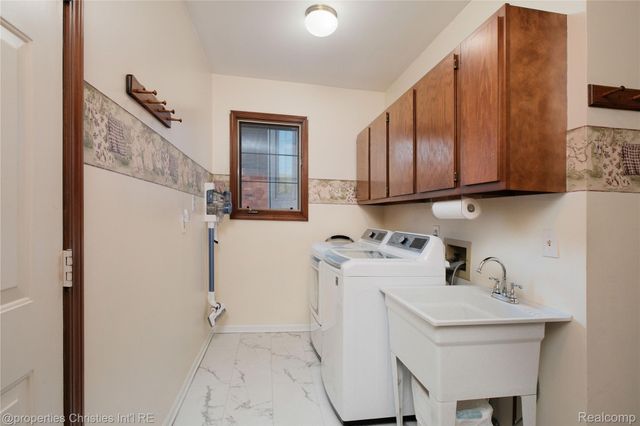 38621 Rutgers Drive, Farmington Hills, MI 48335