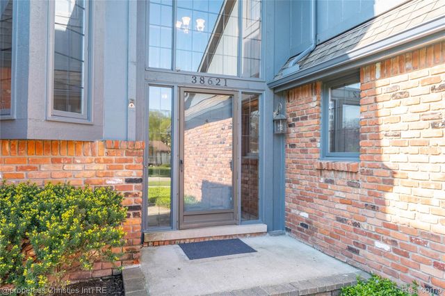 38621 Rutgers Drive, Farmington Hills, MI 48335