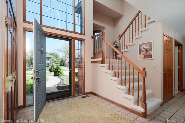38621 Rutgers Drive, Farmington Hills, MI 48335