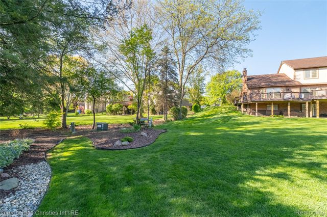 38621 Rutgers Drive, Farmington Hills, MI 48335