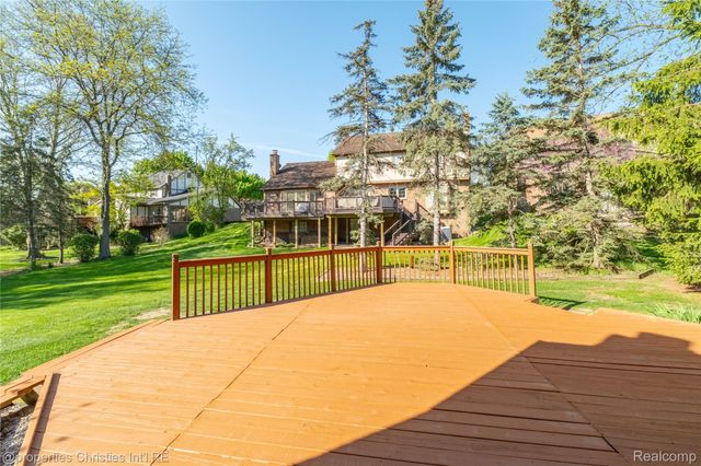 38621 Rutgers Drive, Farmington Hills, MI 48335