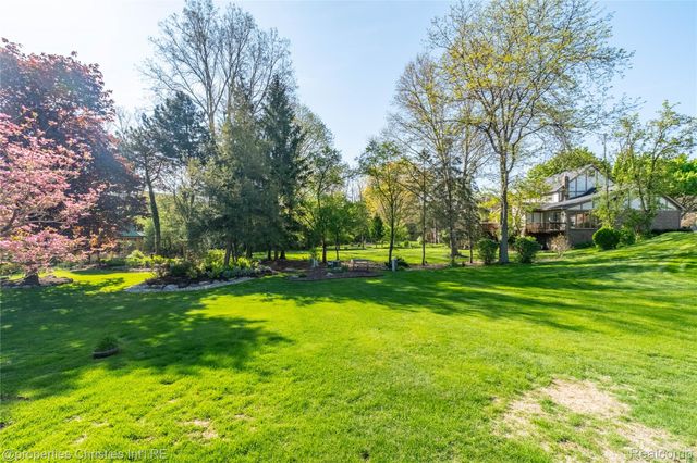 38621 Rutgers Drive, Farmington Hills, MI 48335