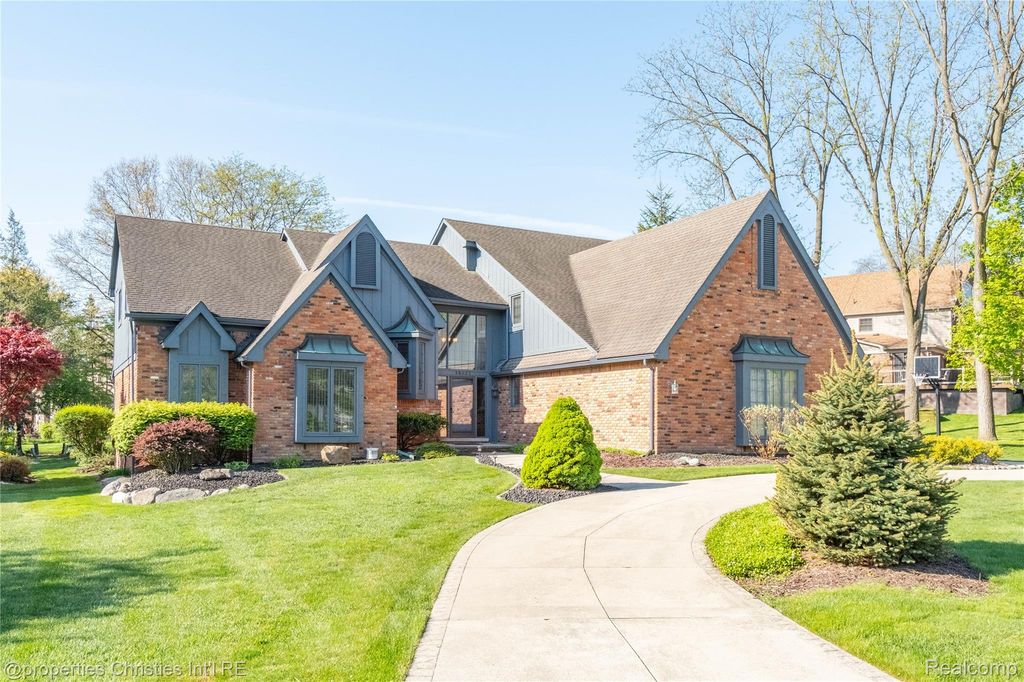 38621 Rutgers Drive, Farmington Hills, MI 48335