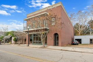 100 Walnut Cir., Hattiesburg, MS 39401